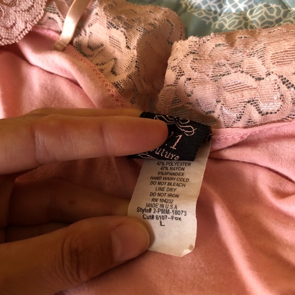 Strappy layering cami tank with lace - Picture 3 of 3